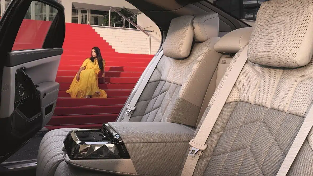 Intérieur d’une BMW haut de gamme à Cannes, chauffeur privé Trip Riviera